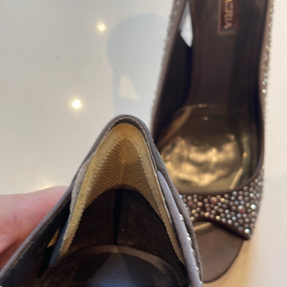 BCBGMaxAxazria Suede Crystal Embellished Peep Toe High Heels, Size 8 1/2B - Picture 10 of 10